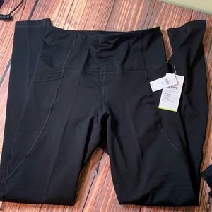 NWT Old Navy Black Elevate 7/8 HR leggings w/pockets sz Medium Tall